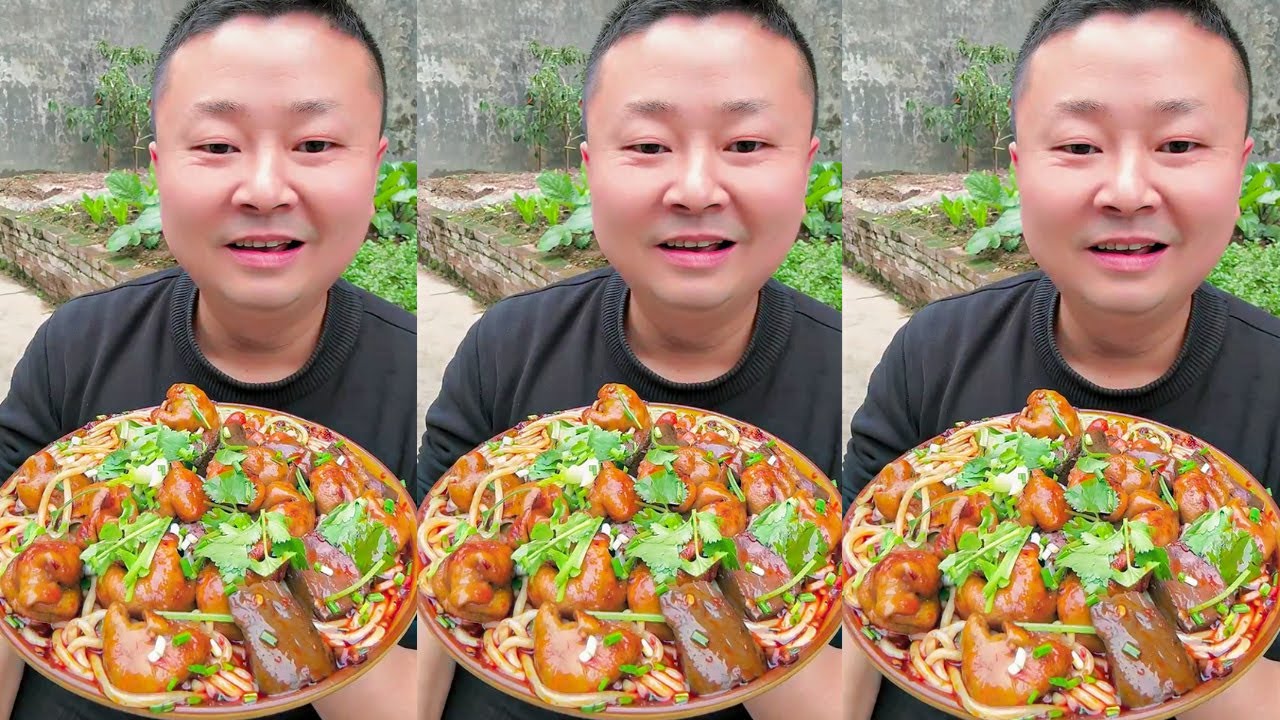 Eating with Axing | Satisfying Spicy Noodles with Pork Intestine | Home Cooking Eating Show