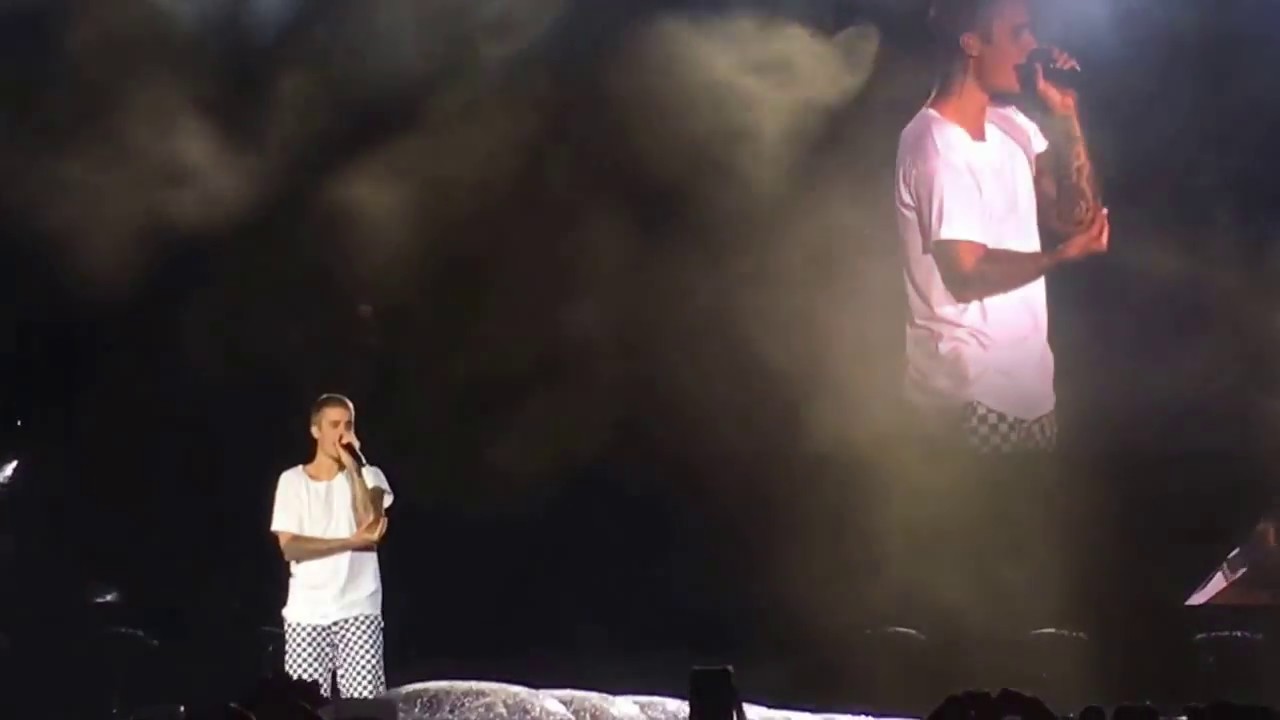 Justin Bieber - talking + PURPOSE (PinkPop Festival)