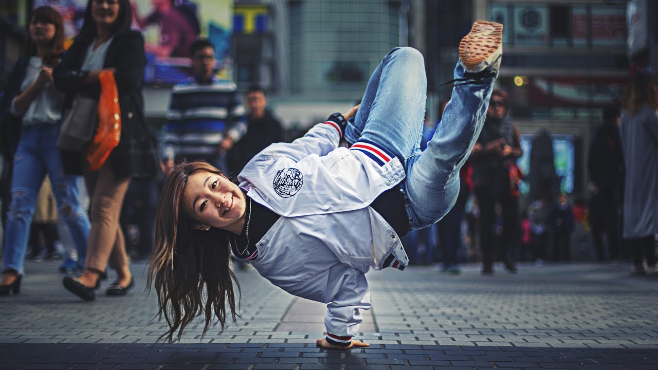 Bgirl AYANE - Dancing in Dotonbori
