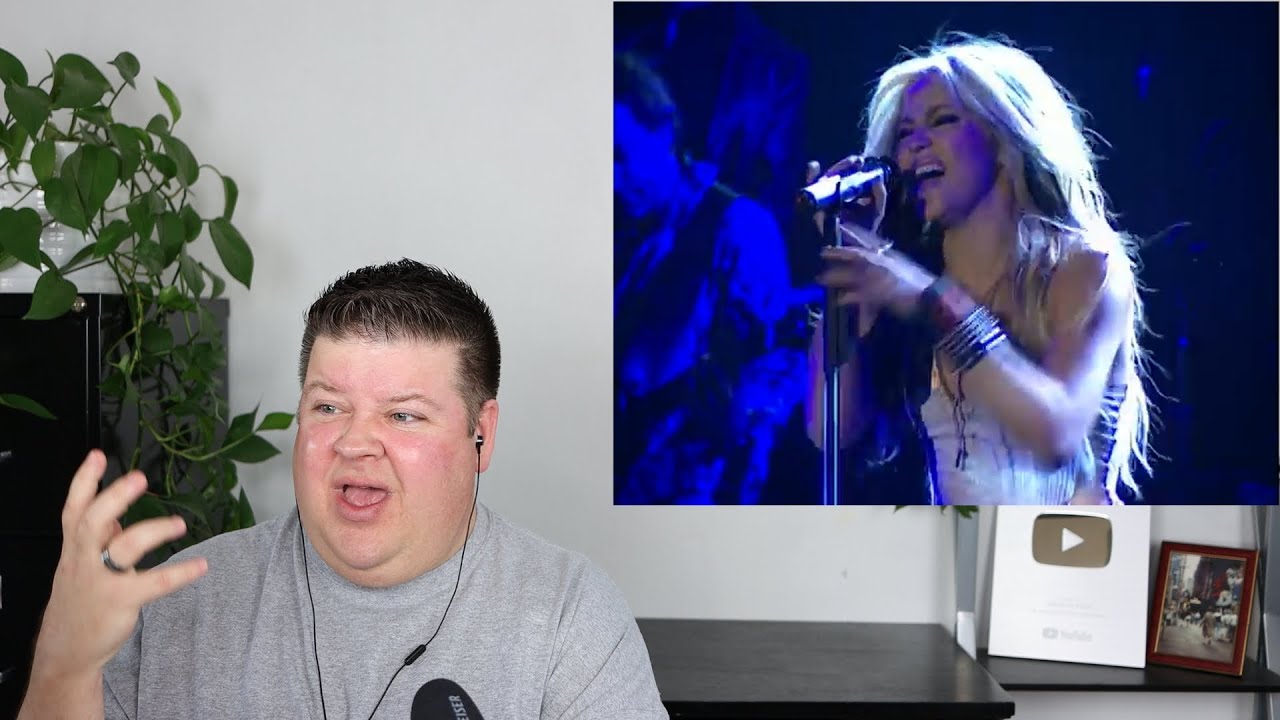 Voice Teacher Reacts to Shakira - Underneath Your Clothes