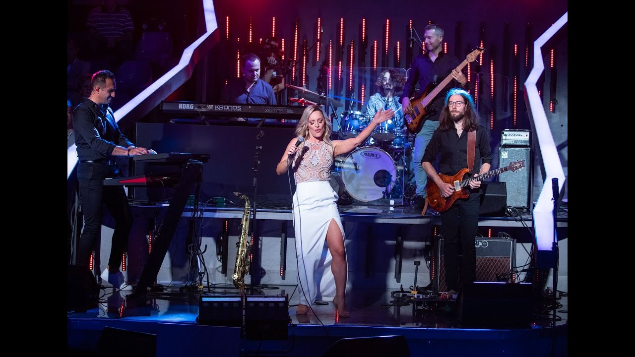 Tijana Bogicevic- Blizu/ Live @Vece sa Ivanom Ivanovicem