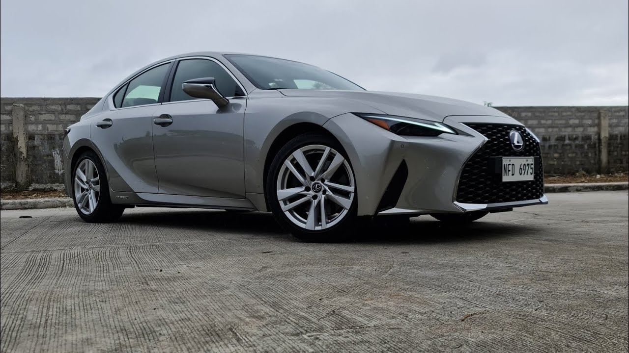 Lexus IS 300H Hybrid. 5 Reasons To Consider As The Best Entry Level Luxury Sedan Today.