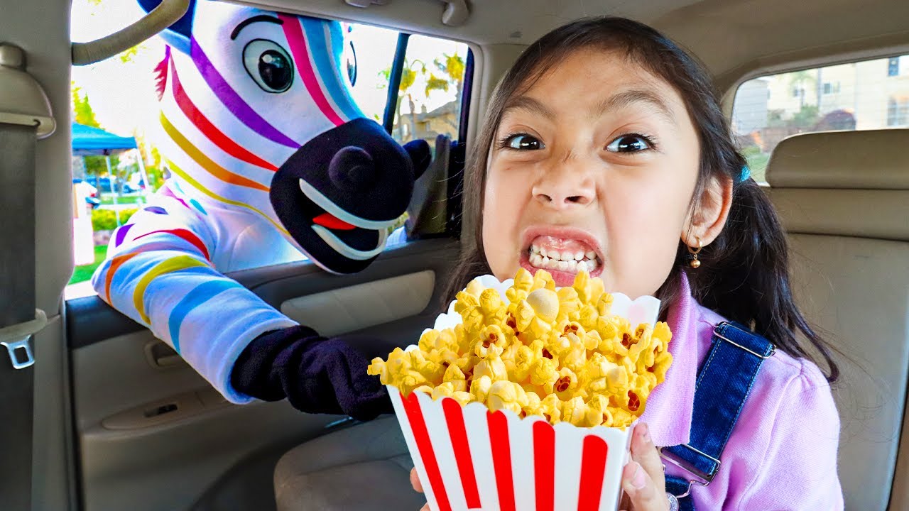 Wendy & Maddie&rsquo;s Drive in Movie Night Popcorn Surprise! 🍿