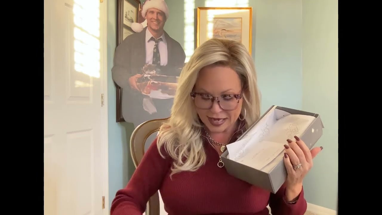 UNBOXING DAY, CROWD PLEASER WIG!! Reviewing Crowd Pleaser Wig by Raquel Welch in Shaded Biscuit