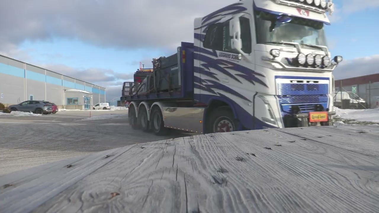 4K /Volvo EC250EL transporters av en 4 Feb 2024