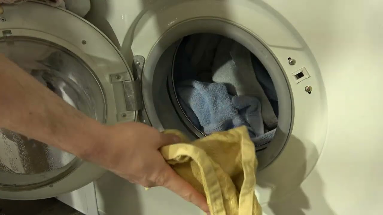 Review and First ever wash in late 90's Indesit Omega EcoUltra WG1385W 1300 spin 5kg washing machine