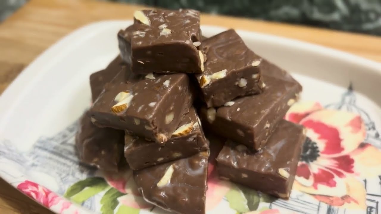 Fudgy Chocolate Recipe | Ghar Par Banaye Soft & Gooey Chocolate | Easy Dessert Recipe #chocolate 