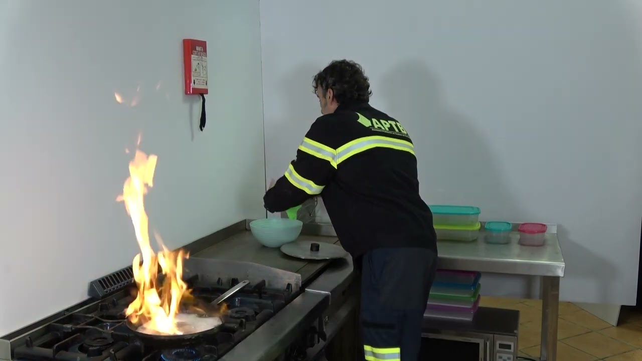Si se incendia tu sartén, mantén la calma
