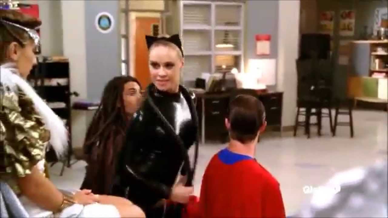 Holding out for a hero (Full Performance) - Glee