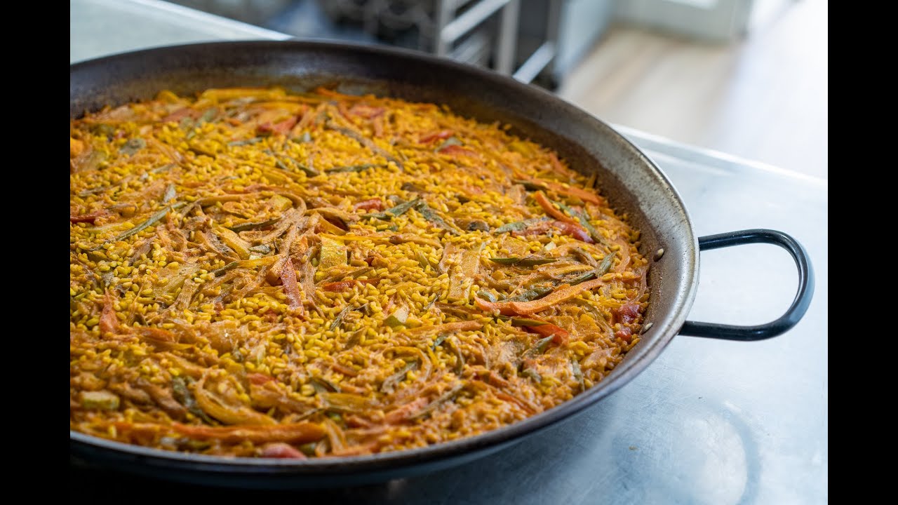Paella de Verduras - Paella Vegana