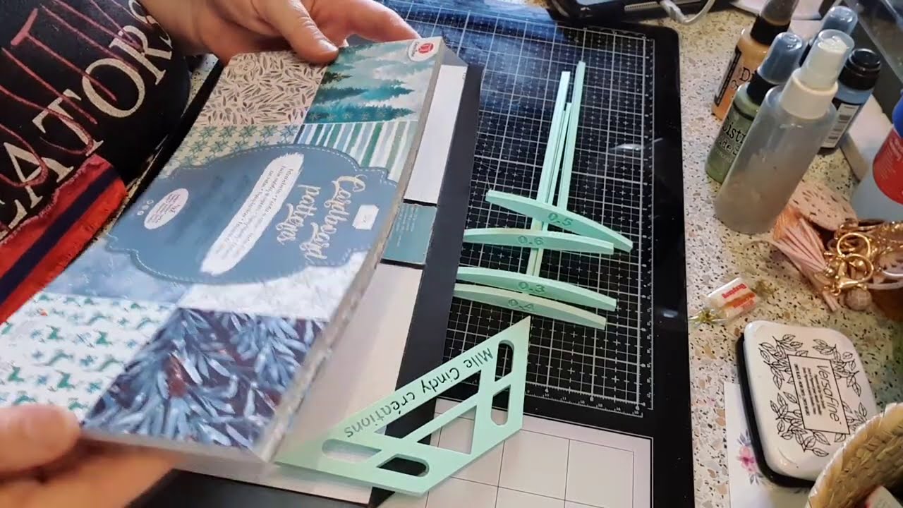 FAIRE UNE STUCTURE D'ALBUM AVEC LE KIT de Melle CINDY CREATIONS