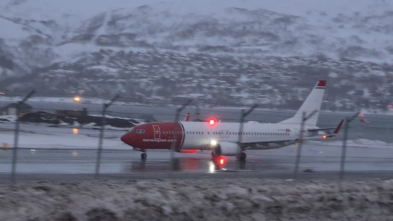 [EXTREME WEATHER] Norwegian 737-8JP (pushback, de-icing and takeoff) Tromsø Lufthavn