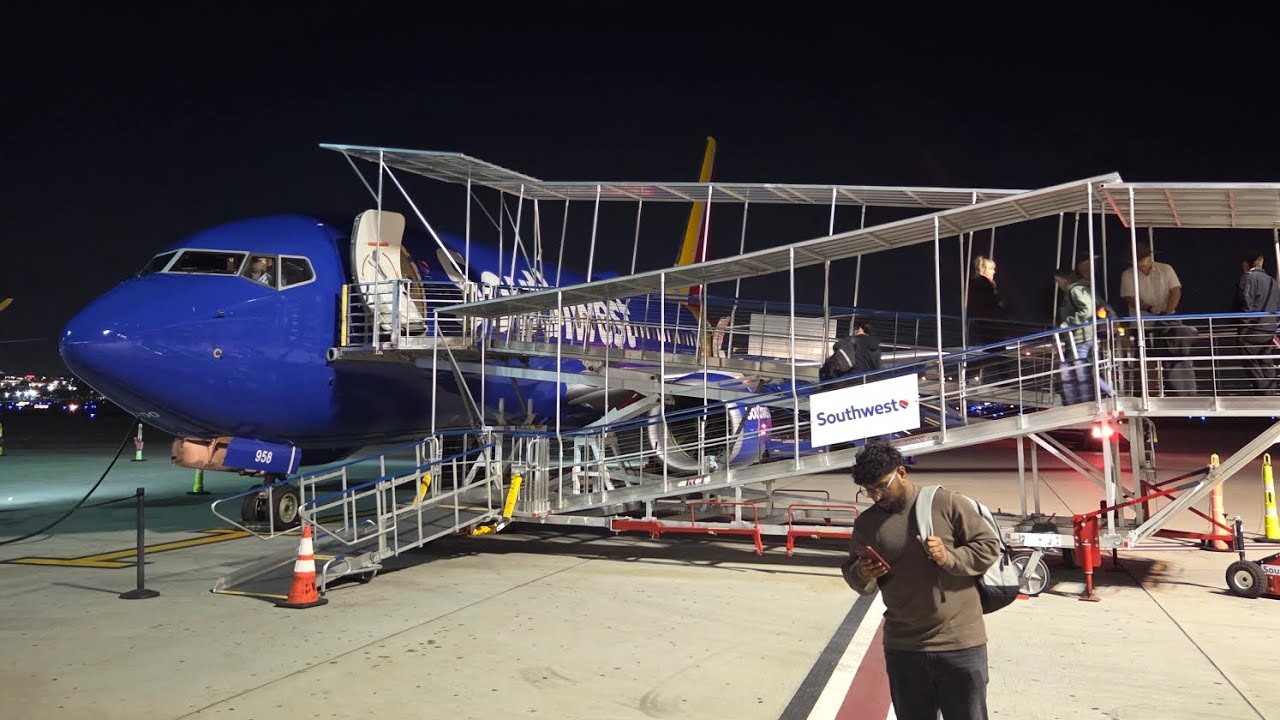 Southwest Airlines Trip Report | Phoenix (PHX) to Long Beach (LGB) | WN924 | N958WN