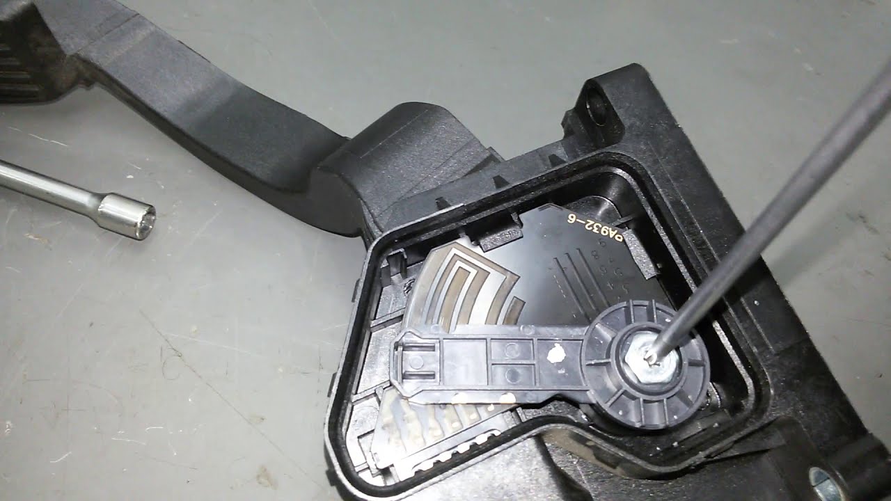P2138 P2127  come si ripara  il pedale acceleratore