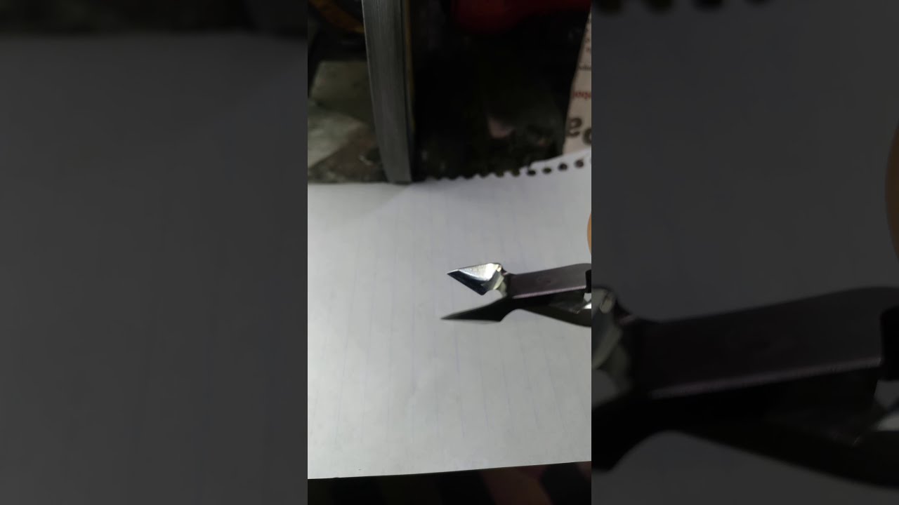 Alicate de cut&iacute;cula afiado, sem rebarbas...