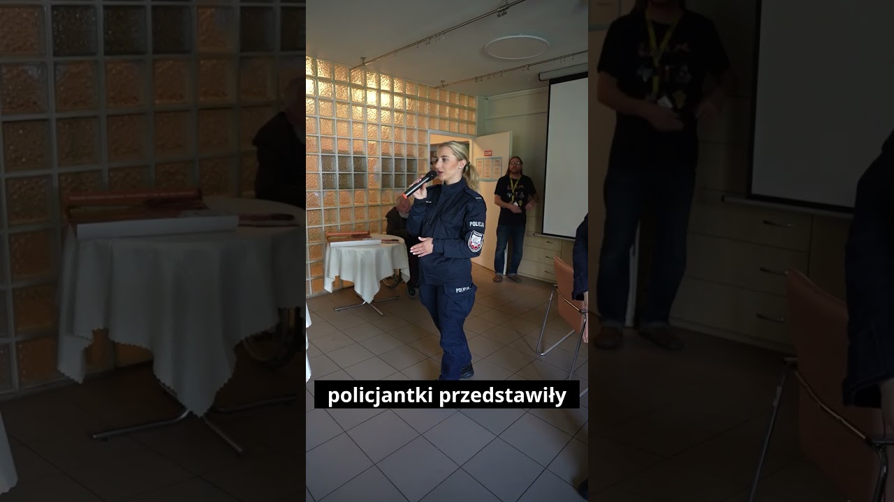 Policjantki prewencji KWP w Krakowie z wizytą u senior&oacute;w