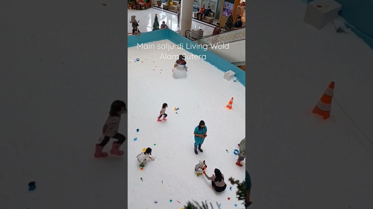 Mall Living World Alam Sutera, main salju
