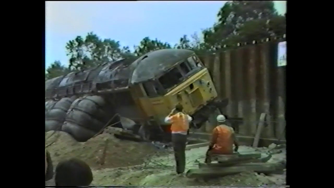 British Rail Train Derailment Loco 56062 Copyhold Junction 1988