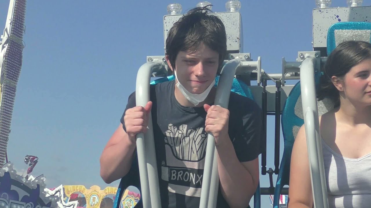 Charitativní Tropická pouť 2021 - ATRAKCE KING EXTREME ZA JÍZDY / ATTRACTION KING EXTREME ON-RIDE