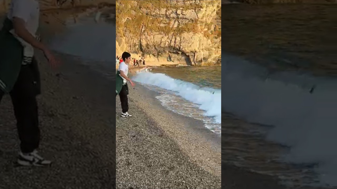 Looking for his candies in the Sea 🌊😏 