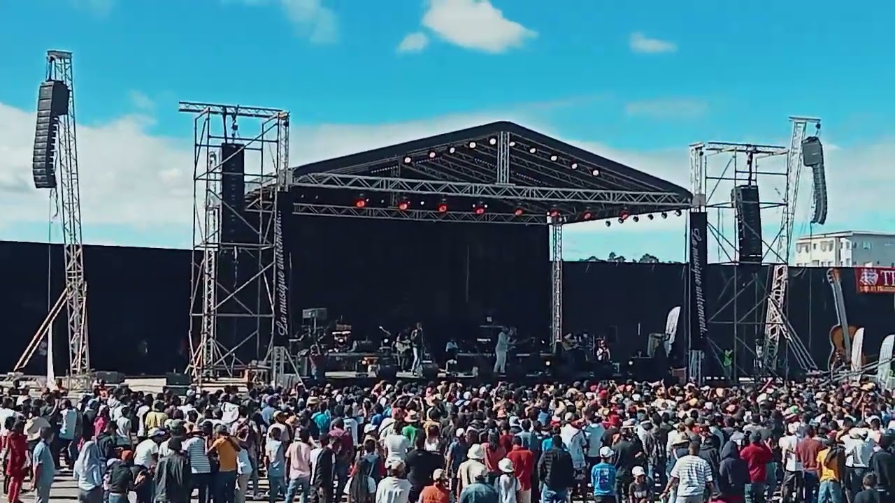 TSELONINA - Ndeha hody ao dieny tsy mamo [Live COLISEUM Antananarivo]