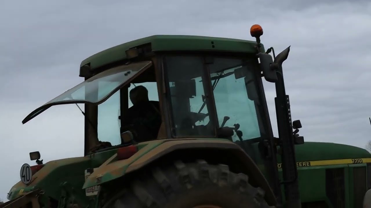 JOHN DEERE 6630 and 7710 / Removing MANURE from the farm / Can Condom