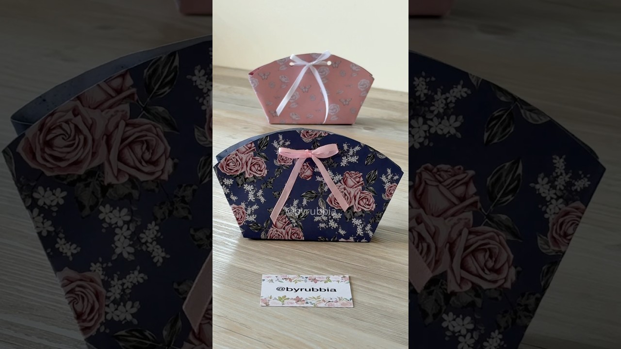 How to make a small handbag-style gift bag out of cardstock #diy #how #howto #gift #papercraft