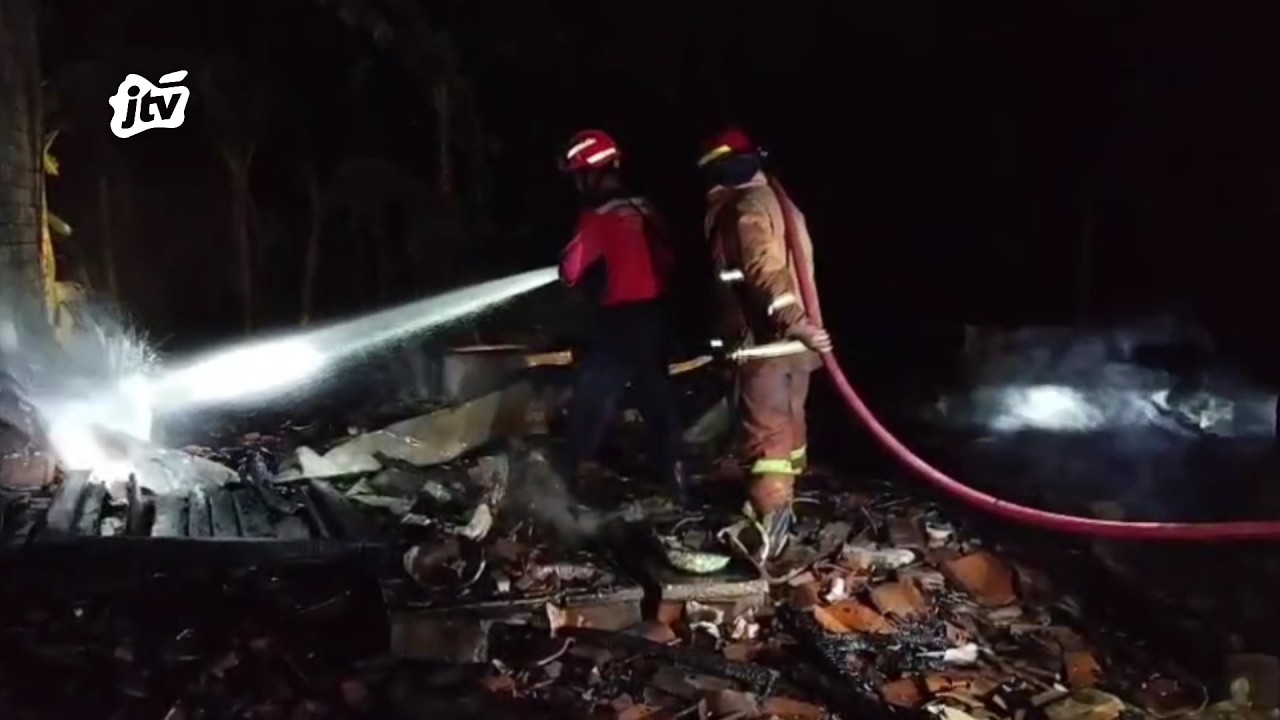 Korsleting Diduga Jadi Pemicu, Dua Rumah di Tuban Hangus Dilalap Si Jago Merah