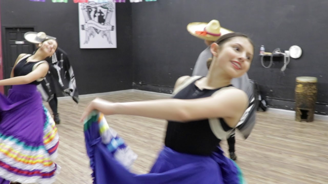 El Gavilancillo - Ballet Folklorico Los Angelitos