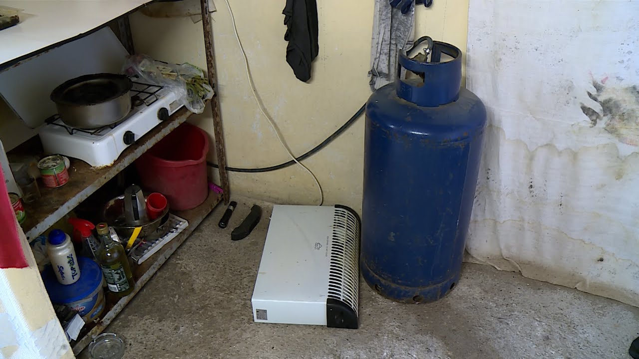 Stufa lasciata accesa accanto a bombola del gas: rischio esplosione ai campi dell'Acquedotto