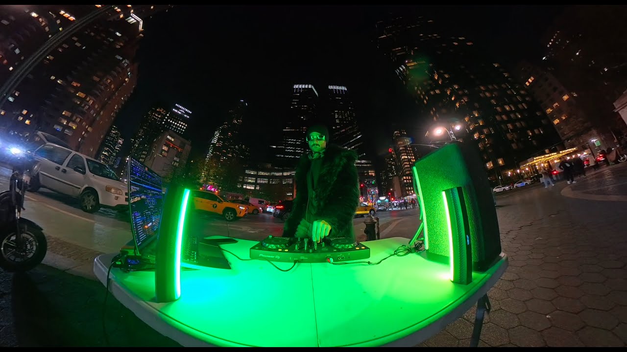 Ricardo Caporale – Soulful Groove at Columbus Circle [Deep House, Indie Dance]
