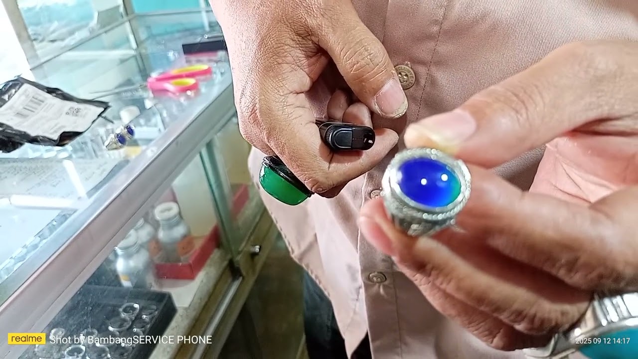 Batu Bunglon Bisa Berubah Warna.