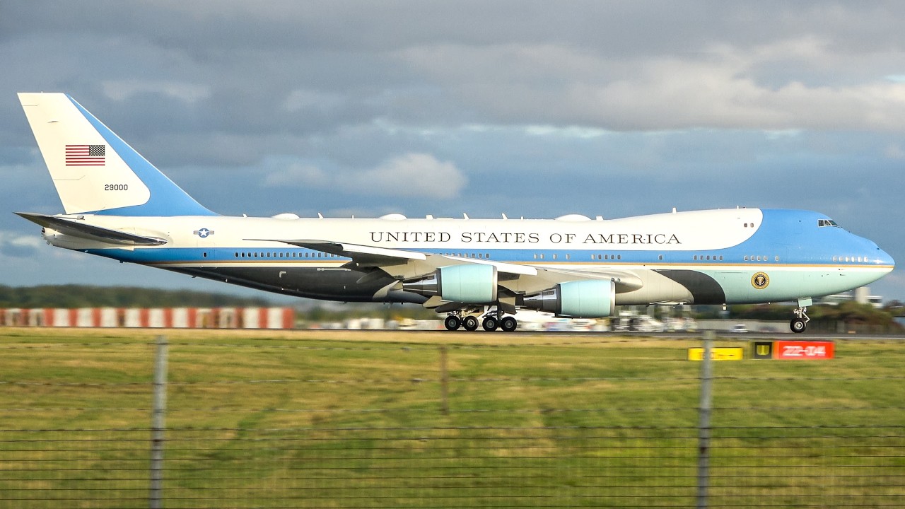 20 Minutes of Plane Spotting at London Stansted Airport | Runway 22 Arrivals  and Departures