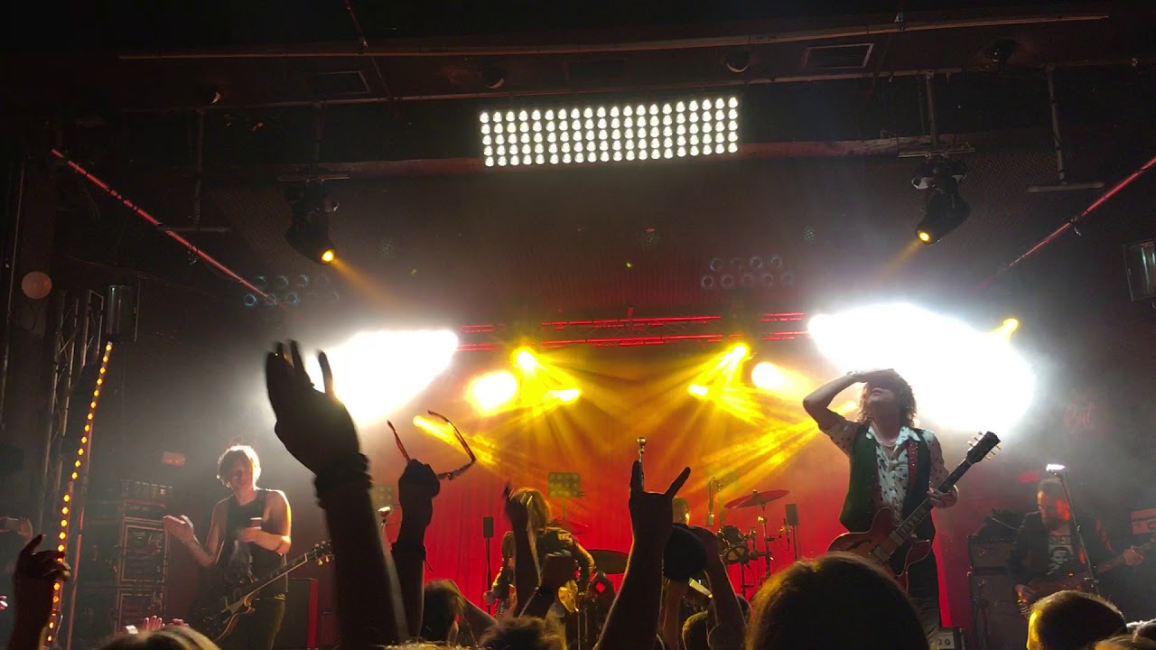 Los zigarros  A todo que si Sala But 11/05/19