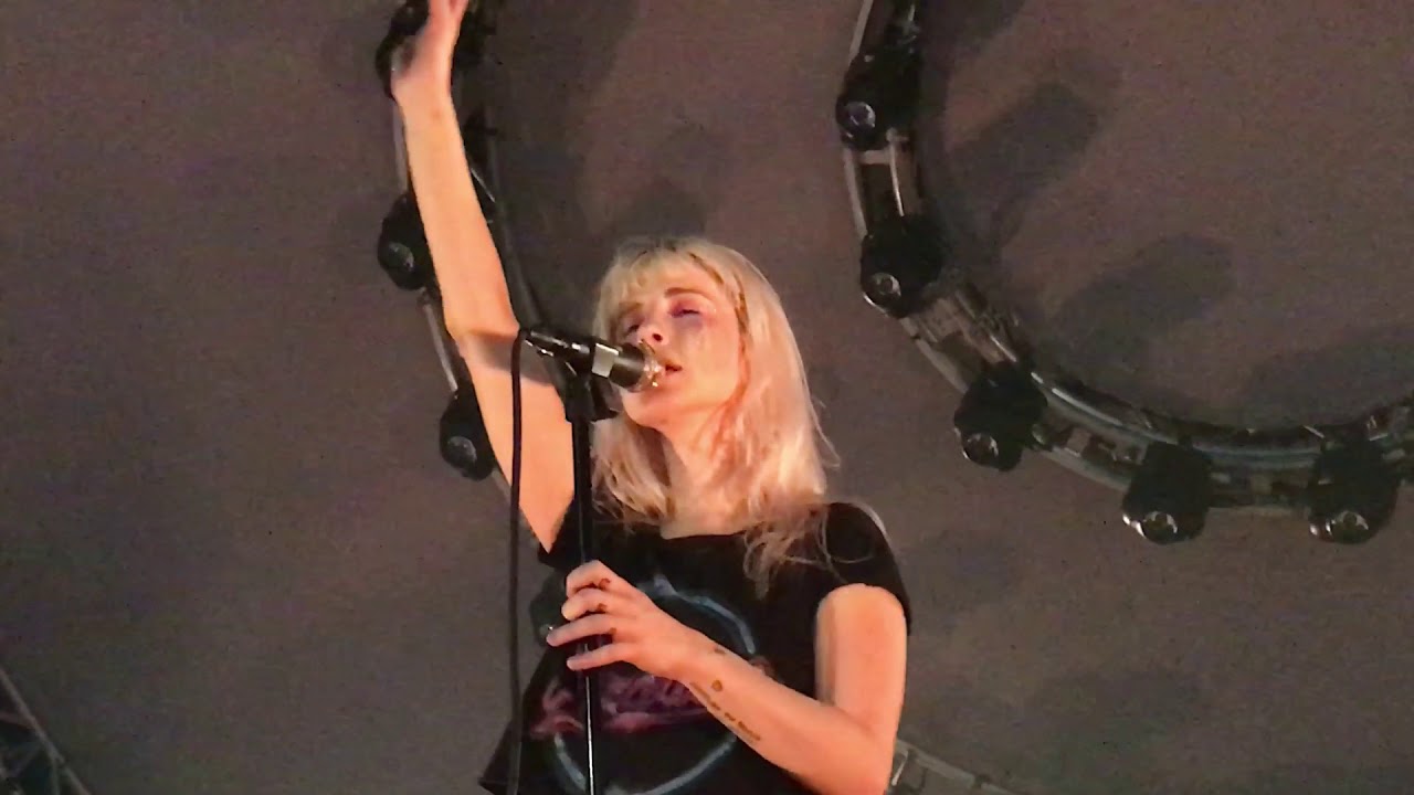 Paramore - Hate To See Your Heart Break - Nashville (2017)
