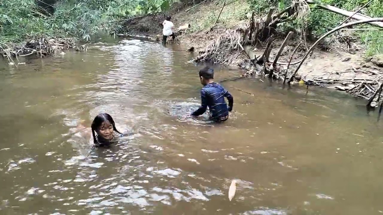 main di sungai