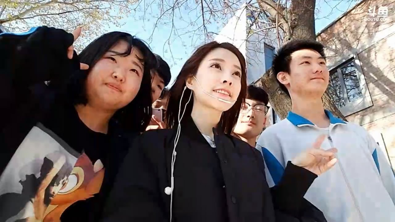 馮提莫Fengtimo “走走路唱唱歌” 完整版in北京戶外 20180410