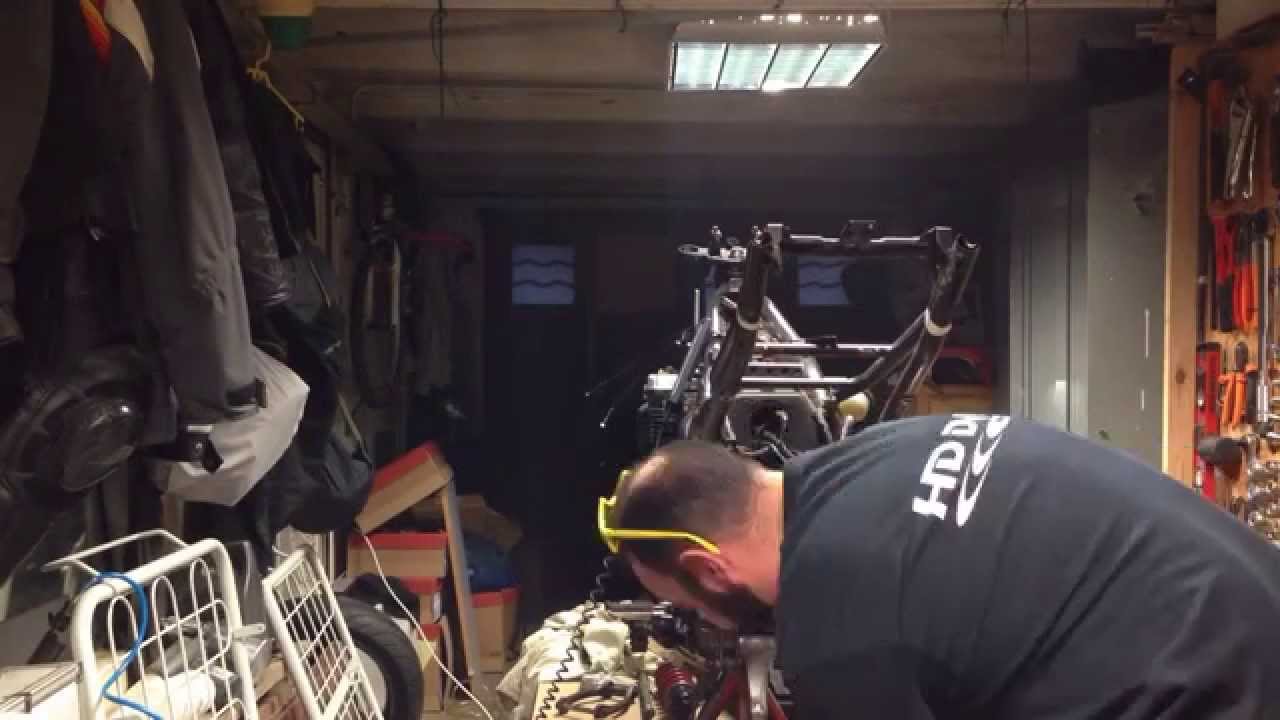 Transformation Kawazaki Zr7 en Cafe-Racer 04