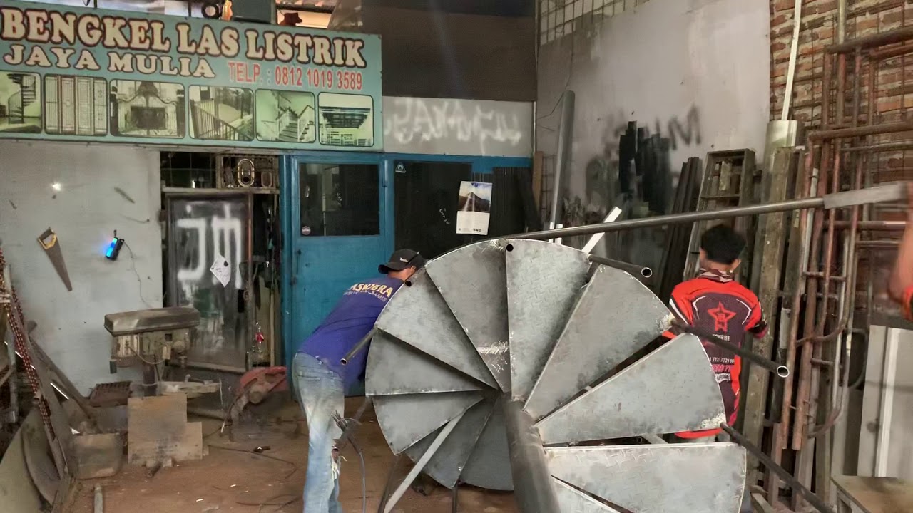 Pembuatan pegangan tangga putar dengan mudah dan mulus