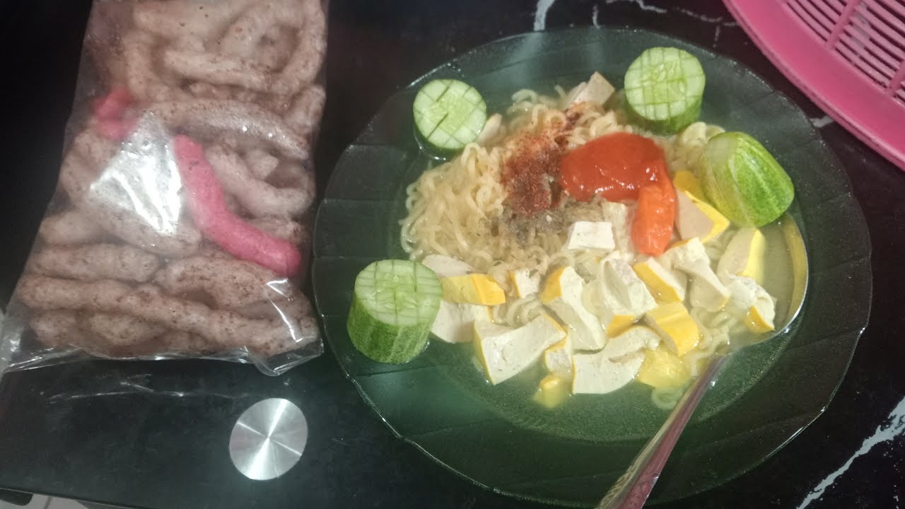 Mantap enak mie tahu, kerupuk