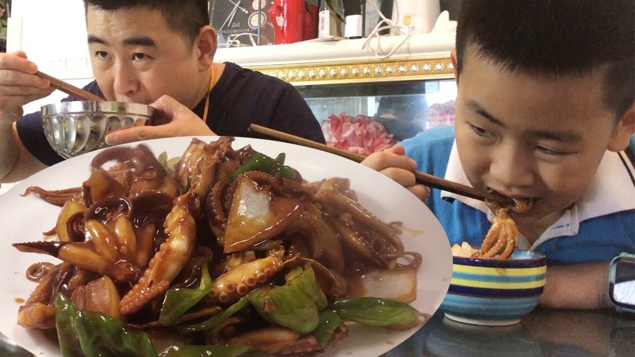 【超小厨】给儿子做个酱爆八爪鱼，太鲜了，就是媳妇饭做少了，没吃饱！