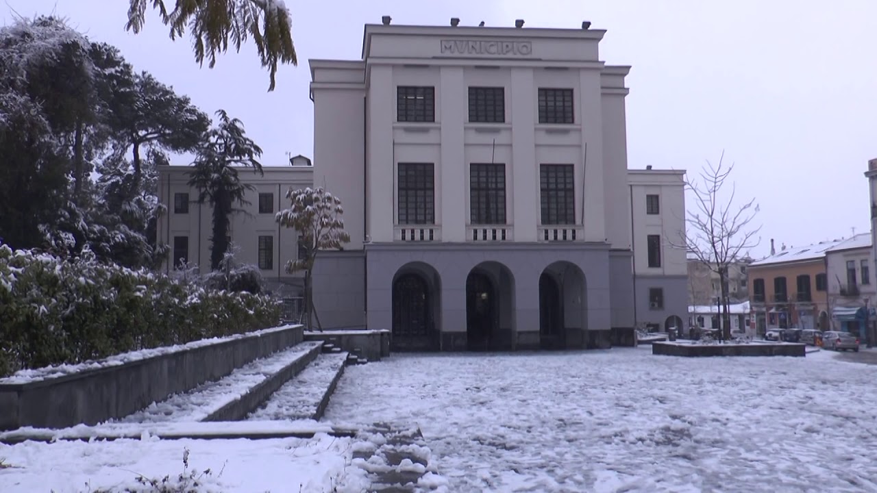 Cava de' Tirreni: Neve, disagi in città e polemiche per la mancata chiusura delle scuole