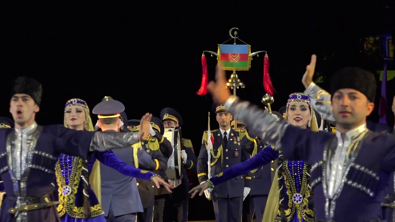 Азербайджанский марш на Красной площади. Репортаж «Москва-Баку» с фестиваля «Спасская башня»