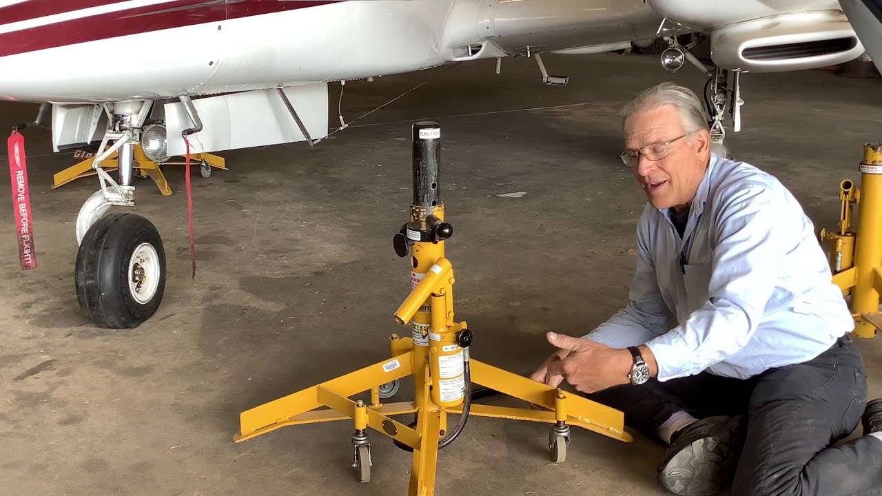 How to jack up a Beechcraft Duke aircraft tutorial