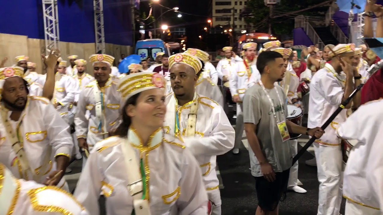 Bateria da Renascer de Jacarepaguá 2020 no primeiro box!
