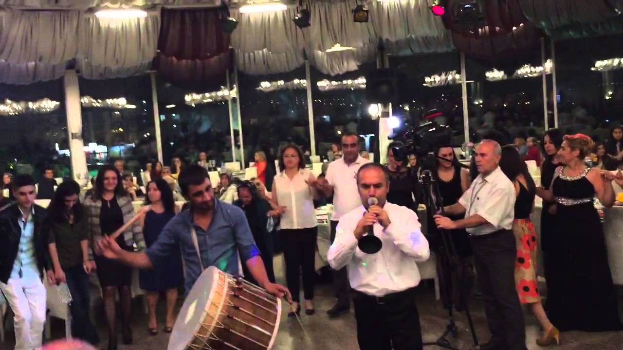 Düz  ve tik halay Sivas/İmranlı  bir başka güzel oynar düz halay  ve tik halyı. Zurnda Cengiz Usta