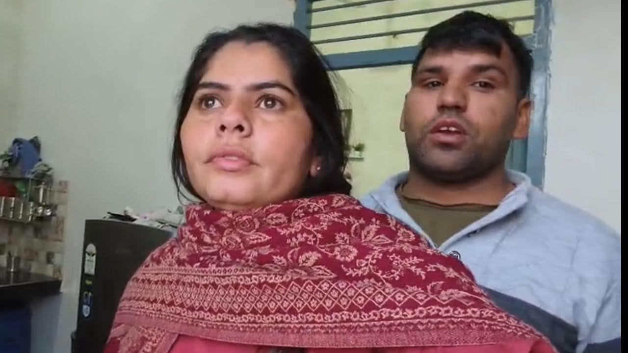 मिस्त्रों के बीच हुई मेरी रीना के साथ लड़ाई 🥵🥵