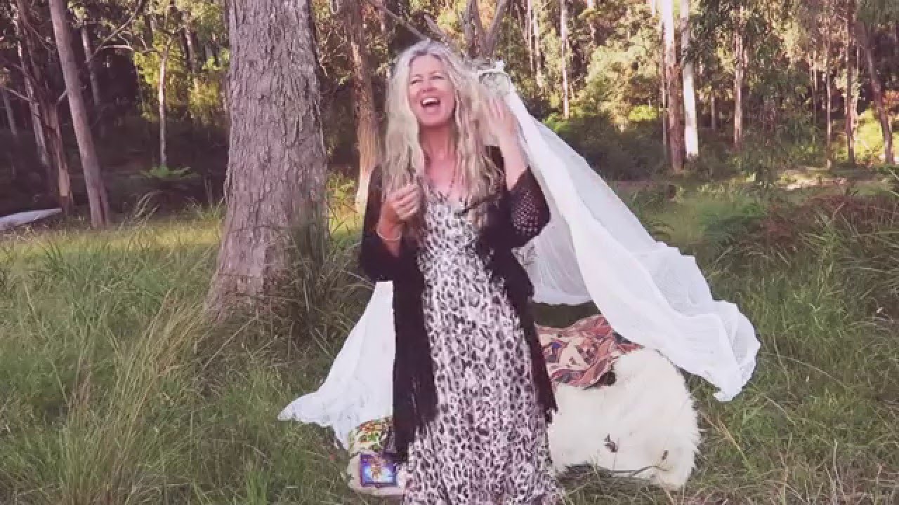 become an oracle card reader with lucy cavendish - online course