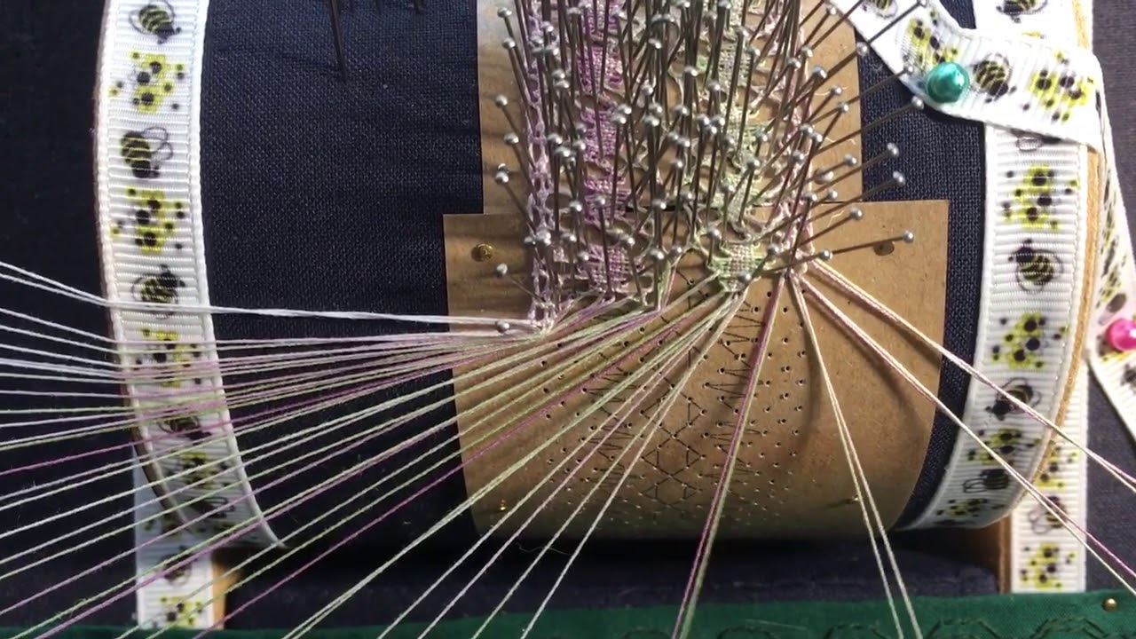 Double Footside (Bobbin Lacemaking)