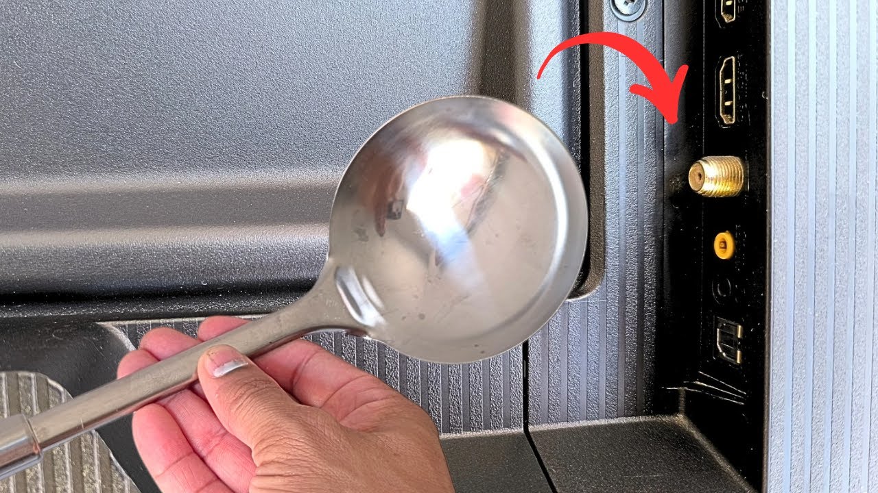 🔥 Insert a stainless steel spoon behind the TV and everyone will be surprised by the result!
